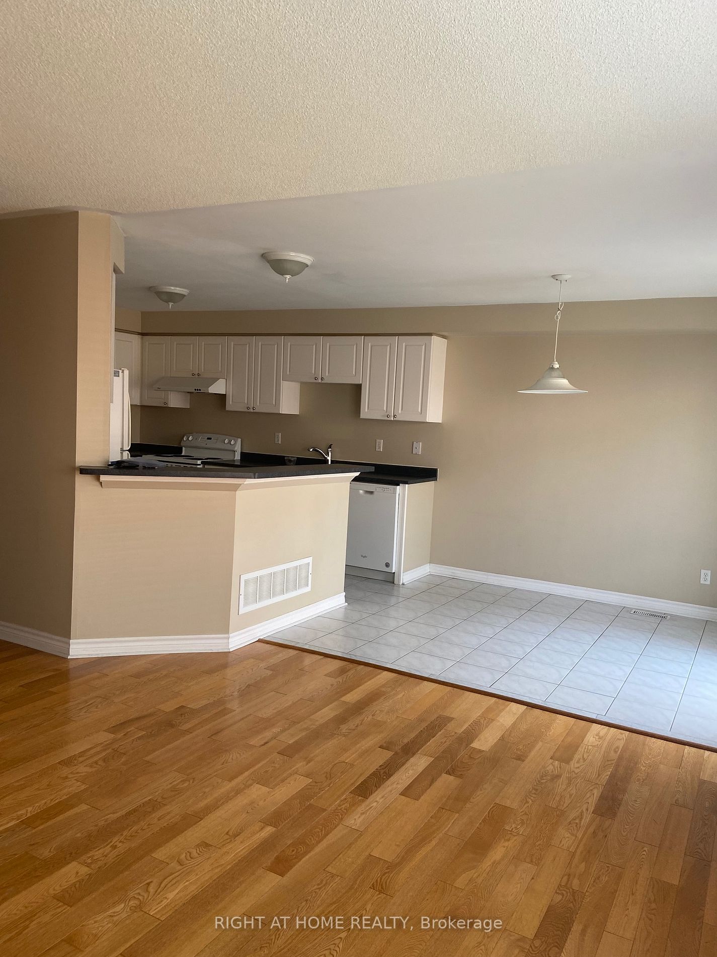 Listing N5995420 - Large Photo # 4