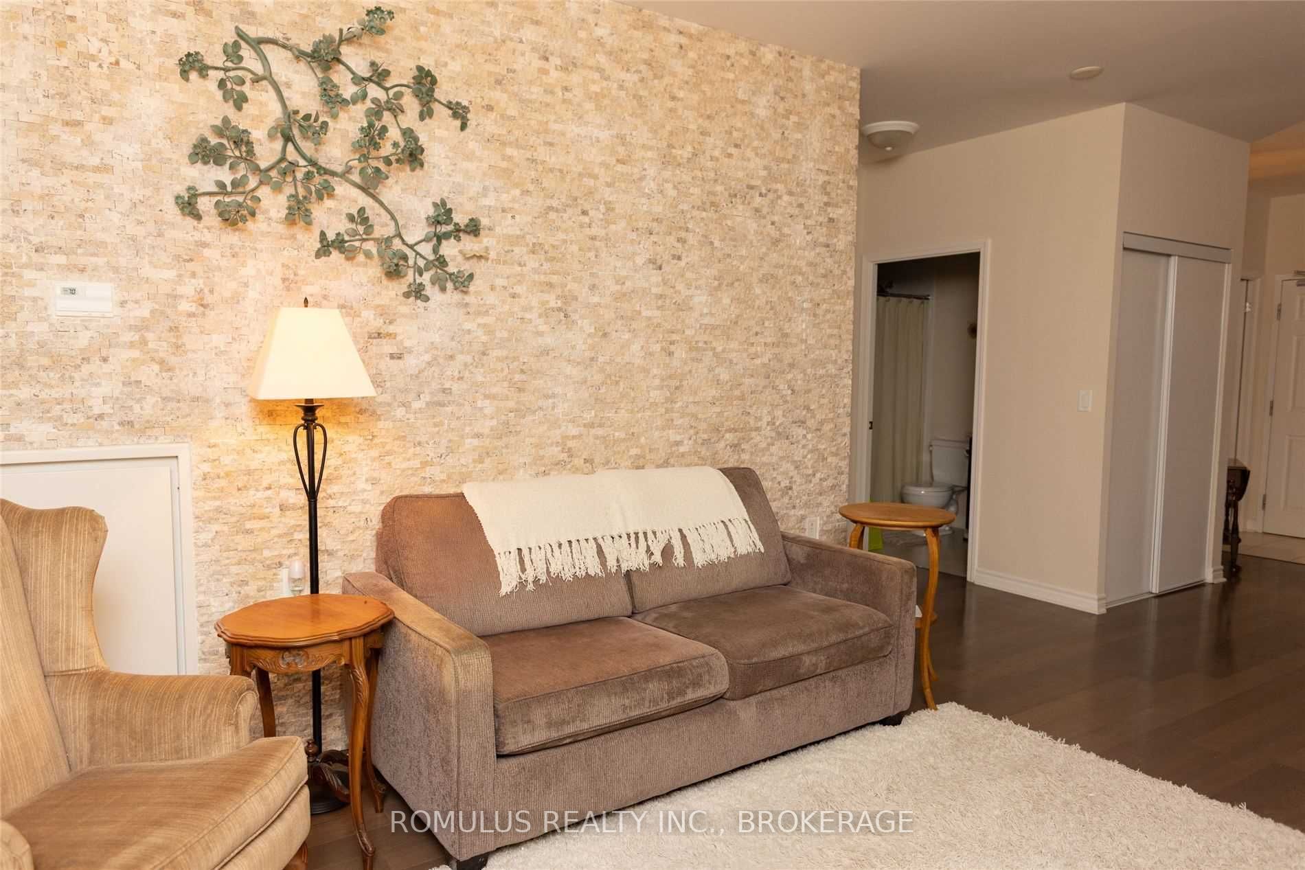 Listing N5996115 - Large Photo # 3
