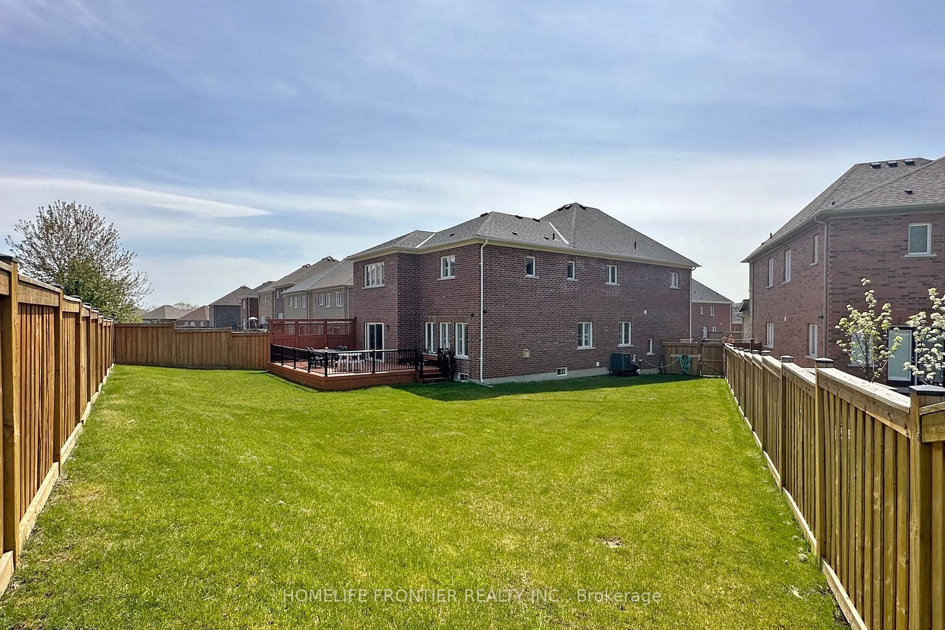 24 Manor Glen Cres