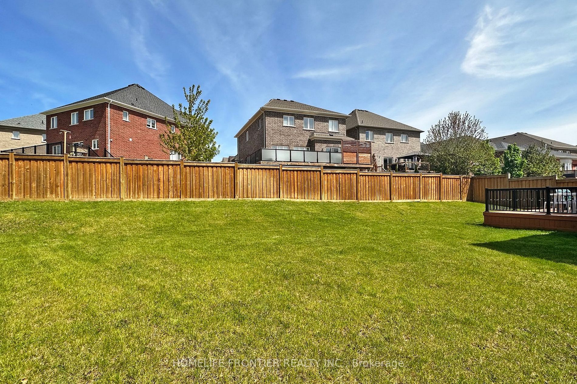 24 Manor Glen Cres