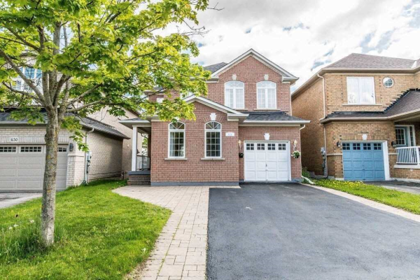 628 Society Cres, Newmarket