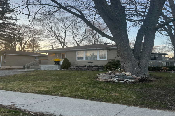 165 Cherrywood Dr, Newmarket