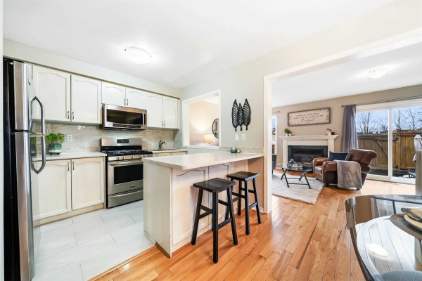 693 Walpole Cres, Newmarket