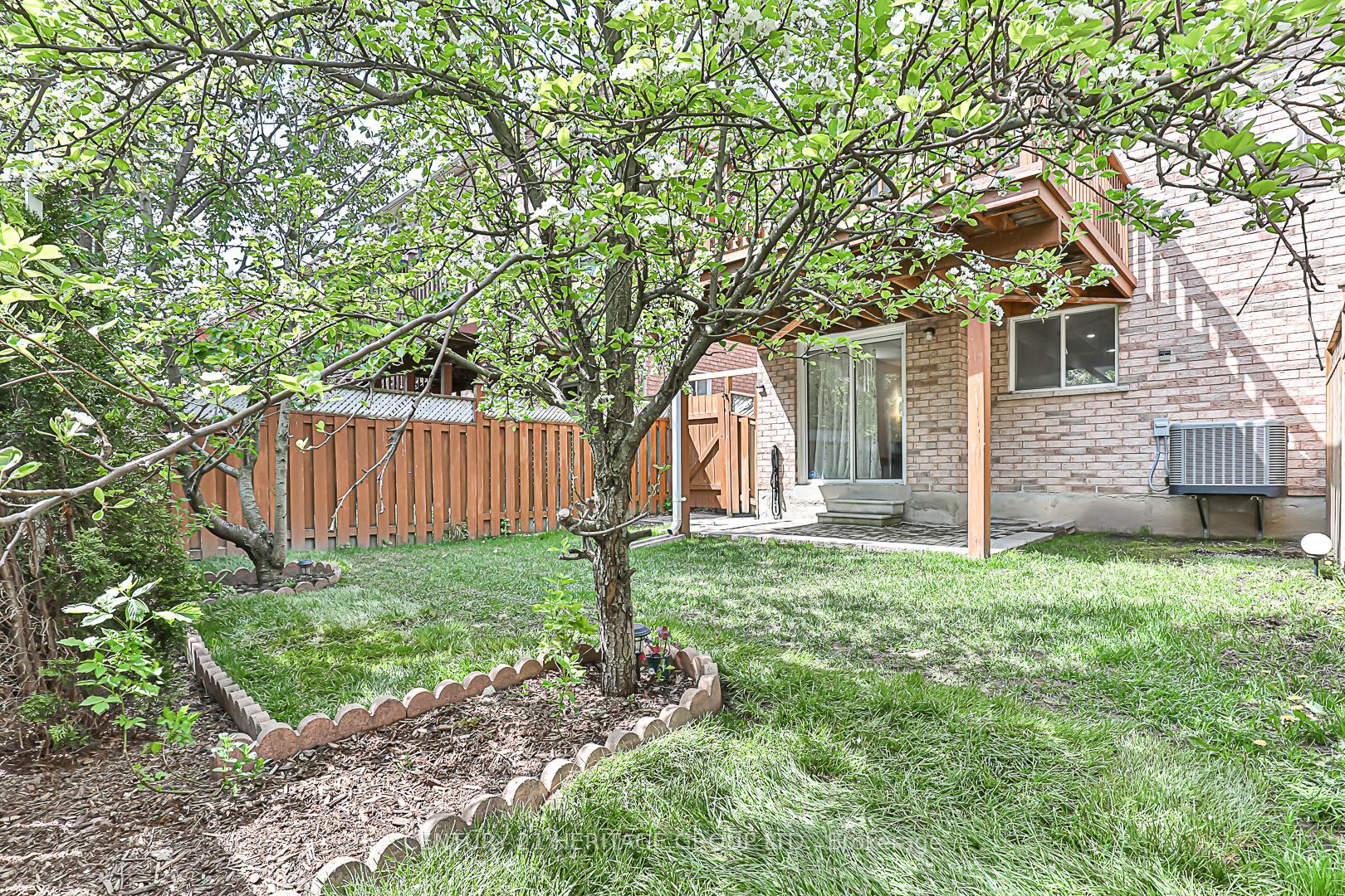119 English Oak Dr
