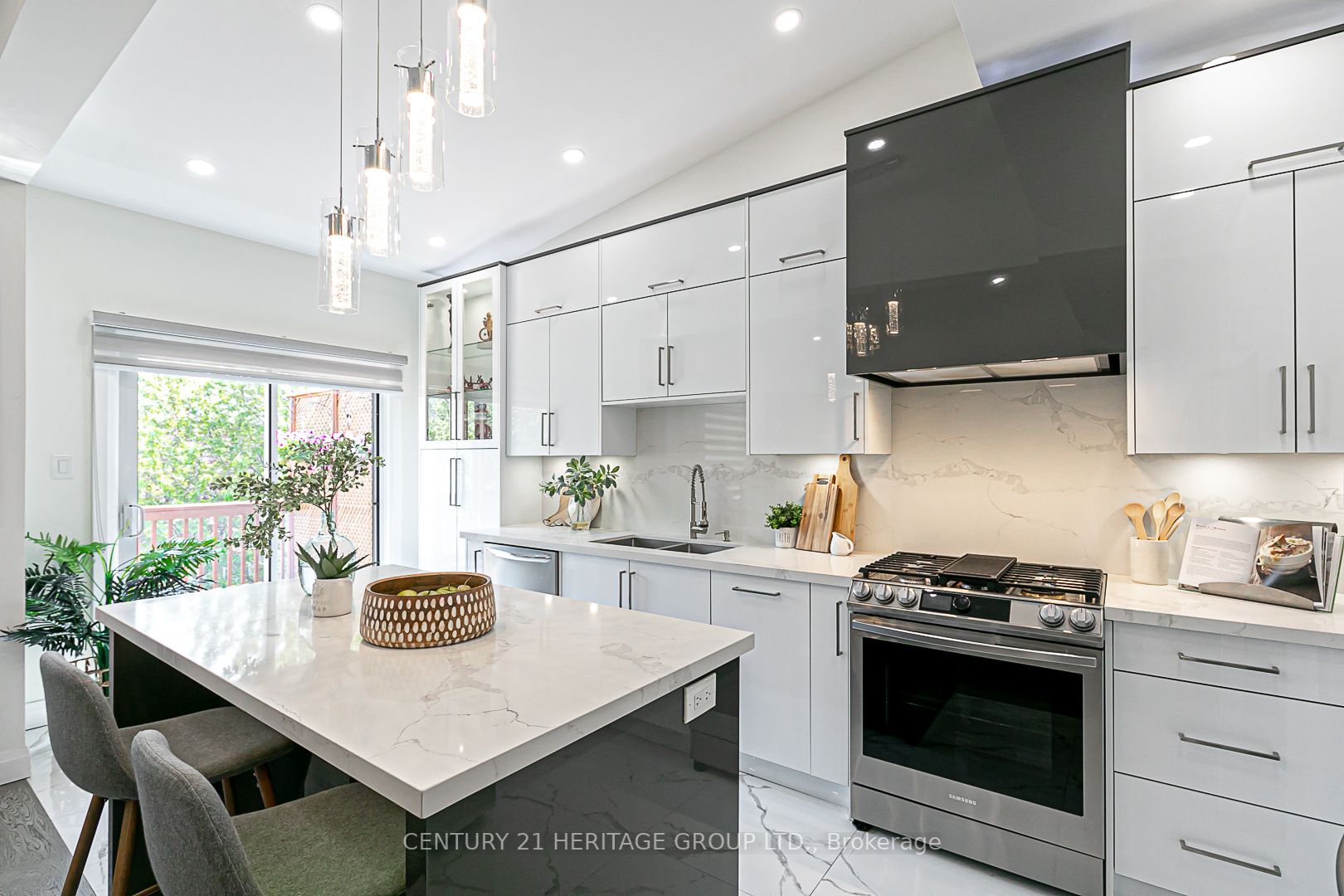 119 English Oak Dr