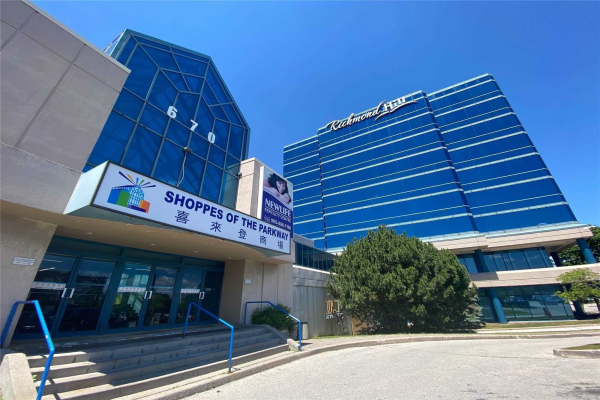 670 Highway 7 E, Richmond Hill