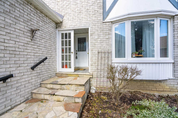 208 Carrington Dr, Richmond Hill