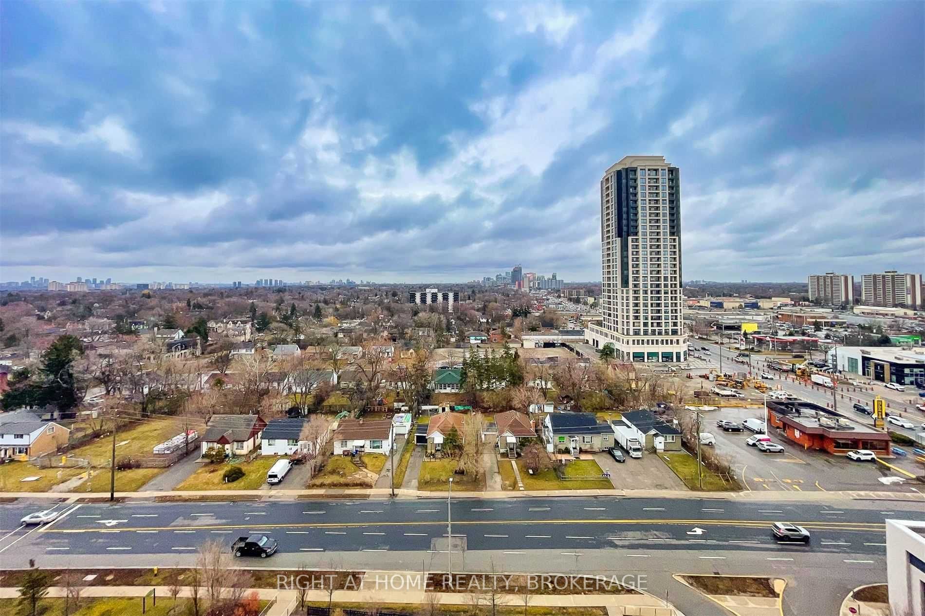 7165 Yonge St, #1208