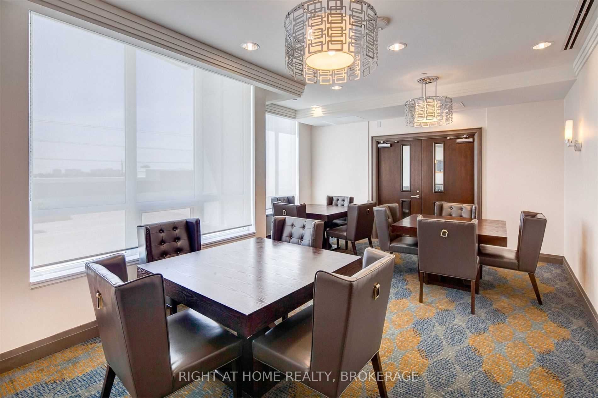 7165 Yonge St, #1208