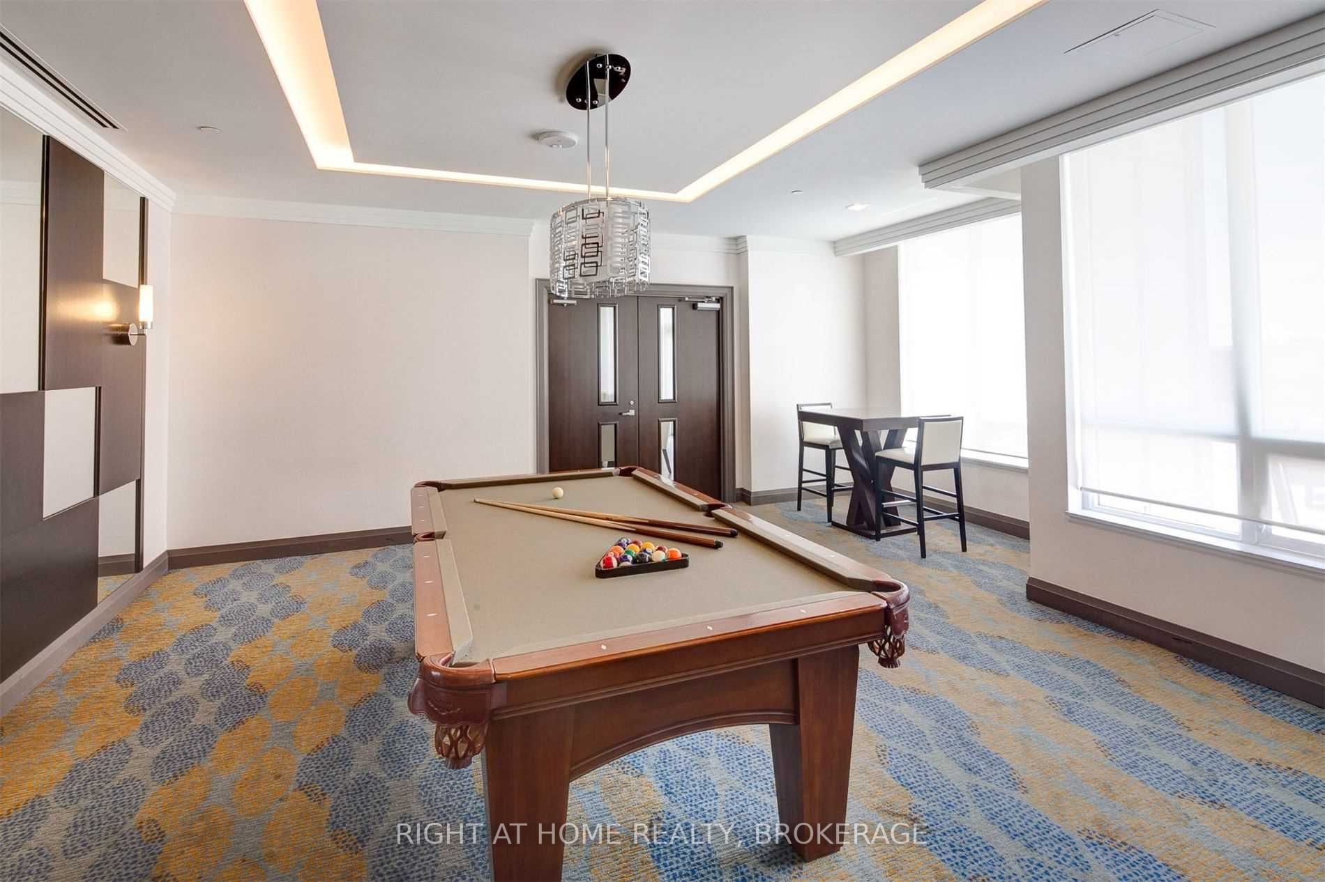 7165 Yonge St, #1208