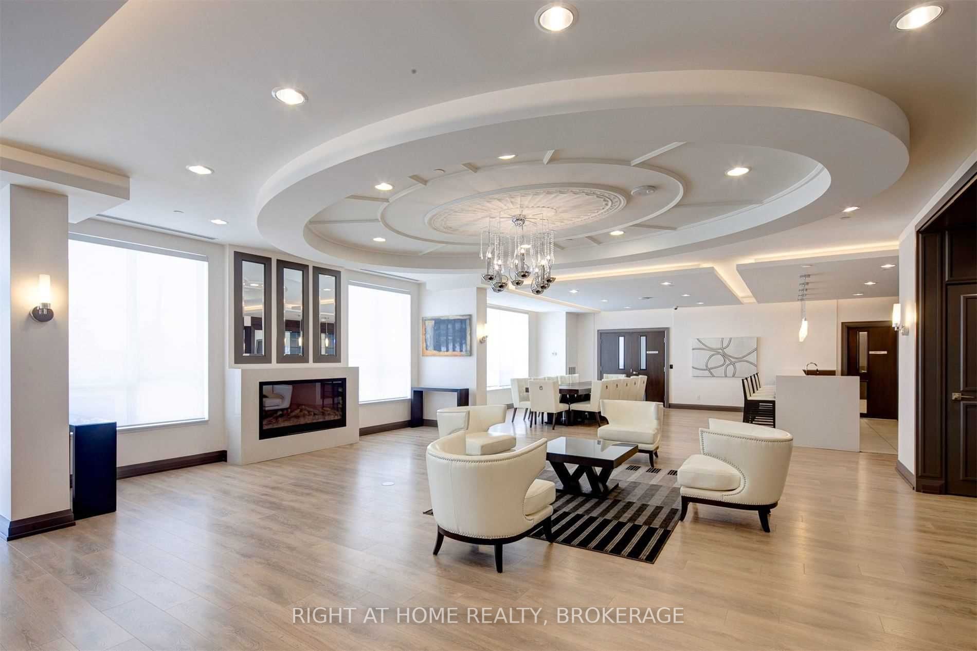 7165 Yonge St, #1208