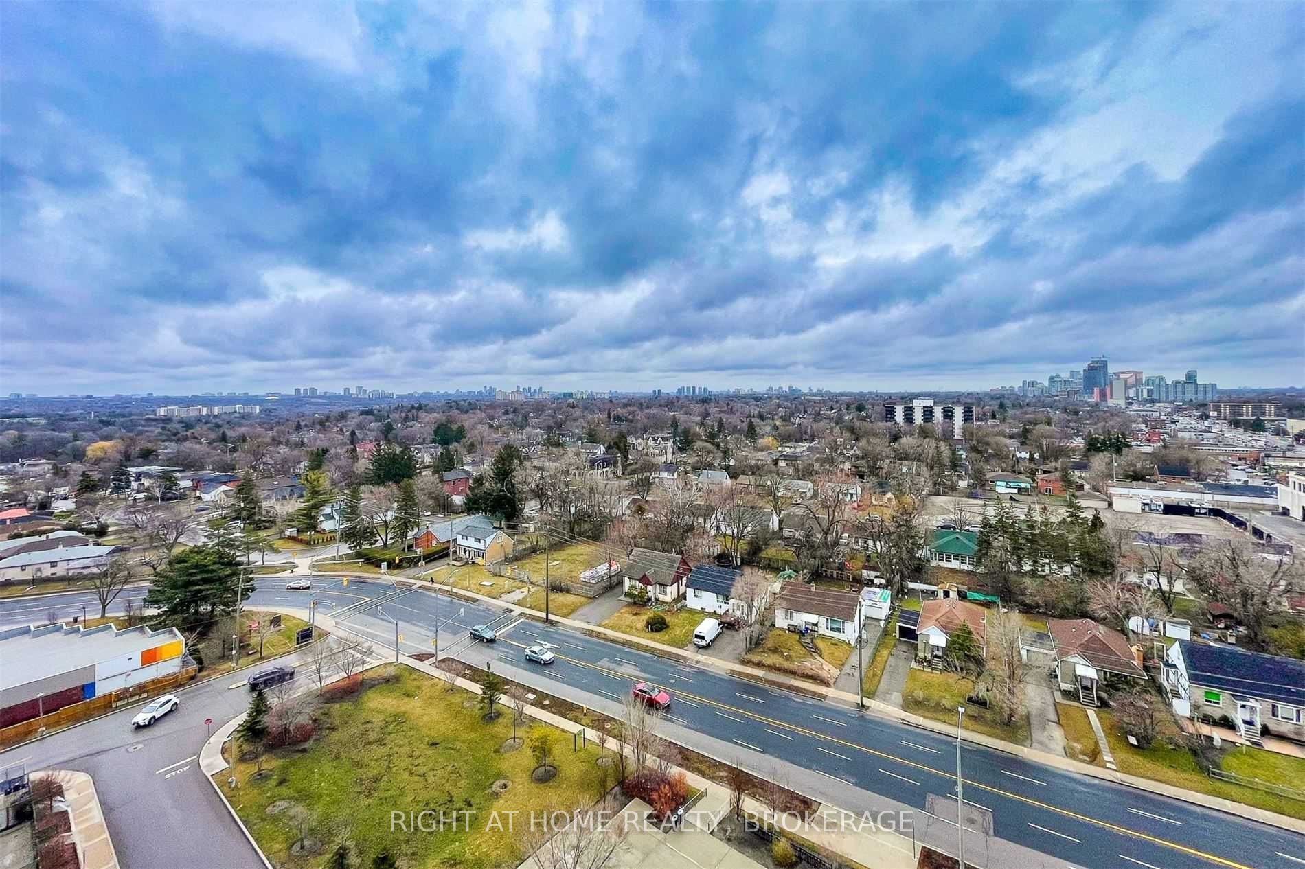 7165 Yonge St, #1208