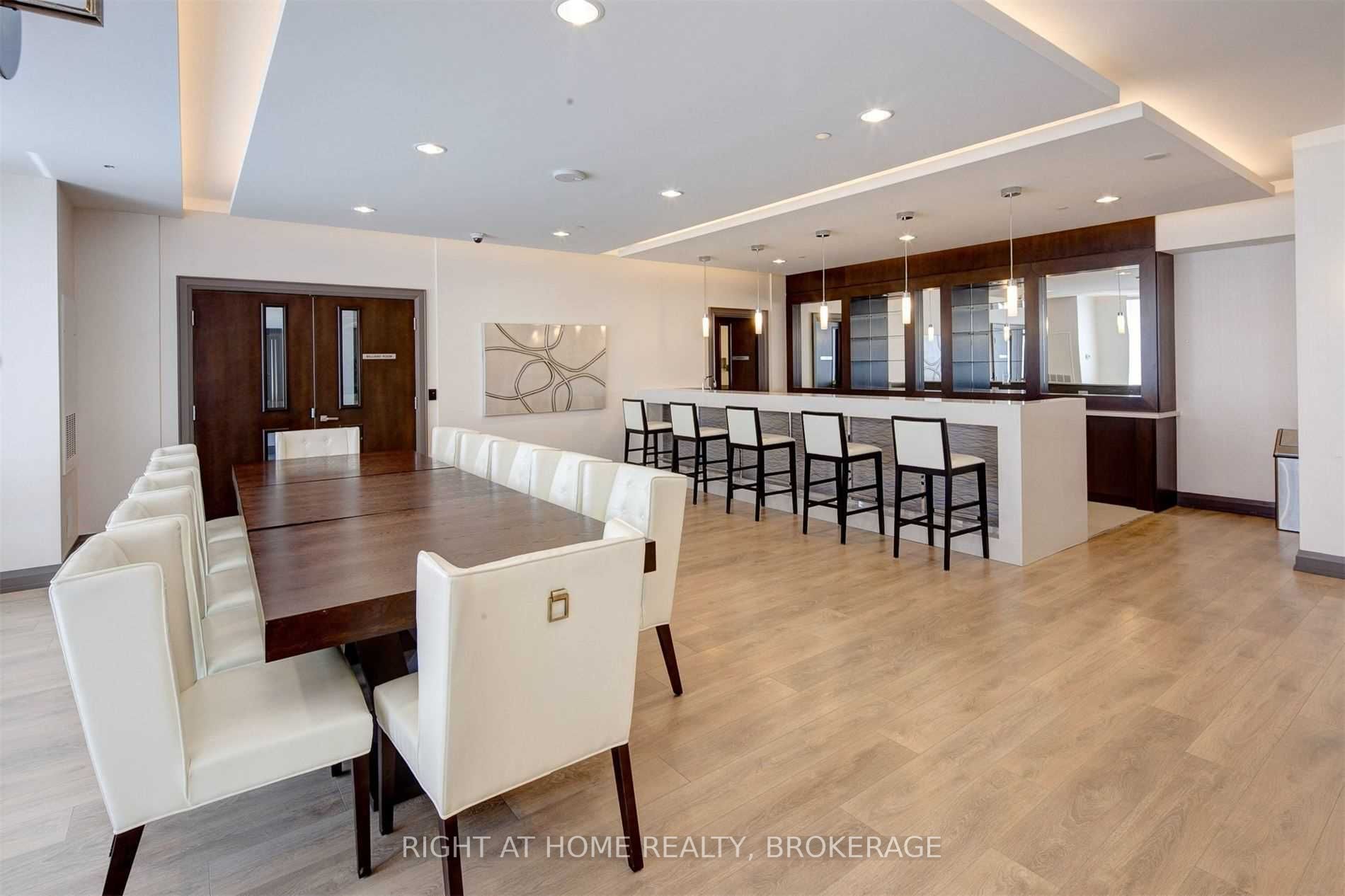 7165 Yonge St, #1208