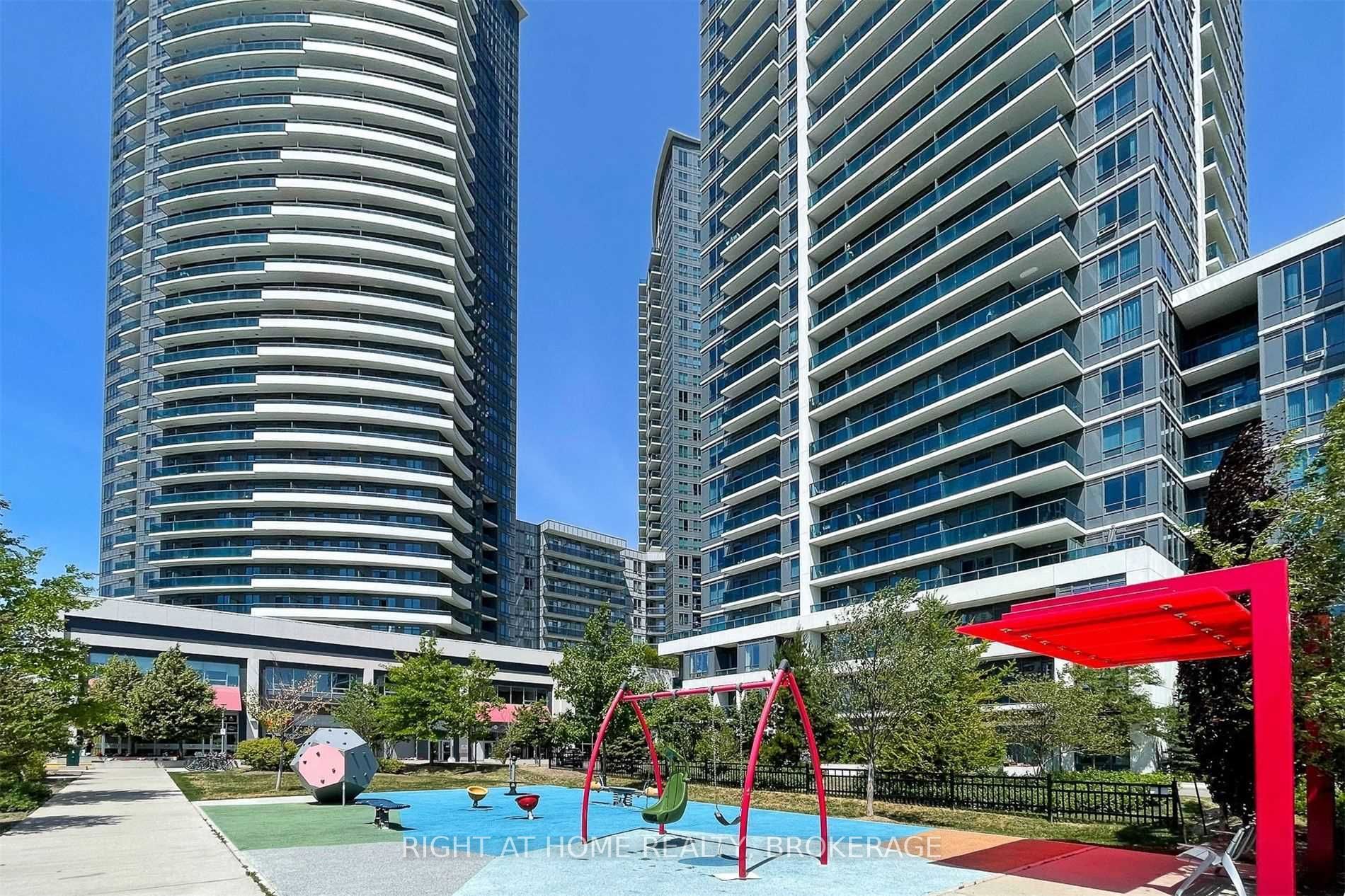 7165 Yonge St, #1208