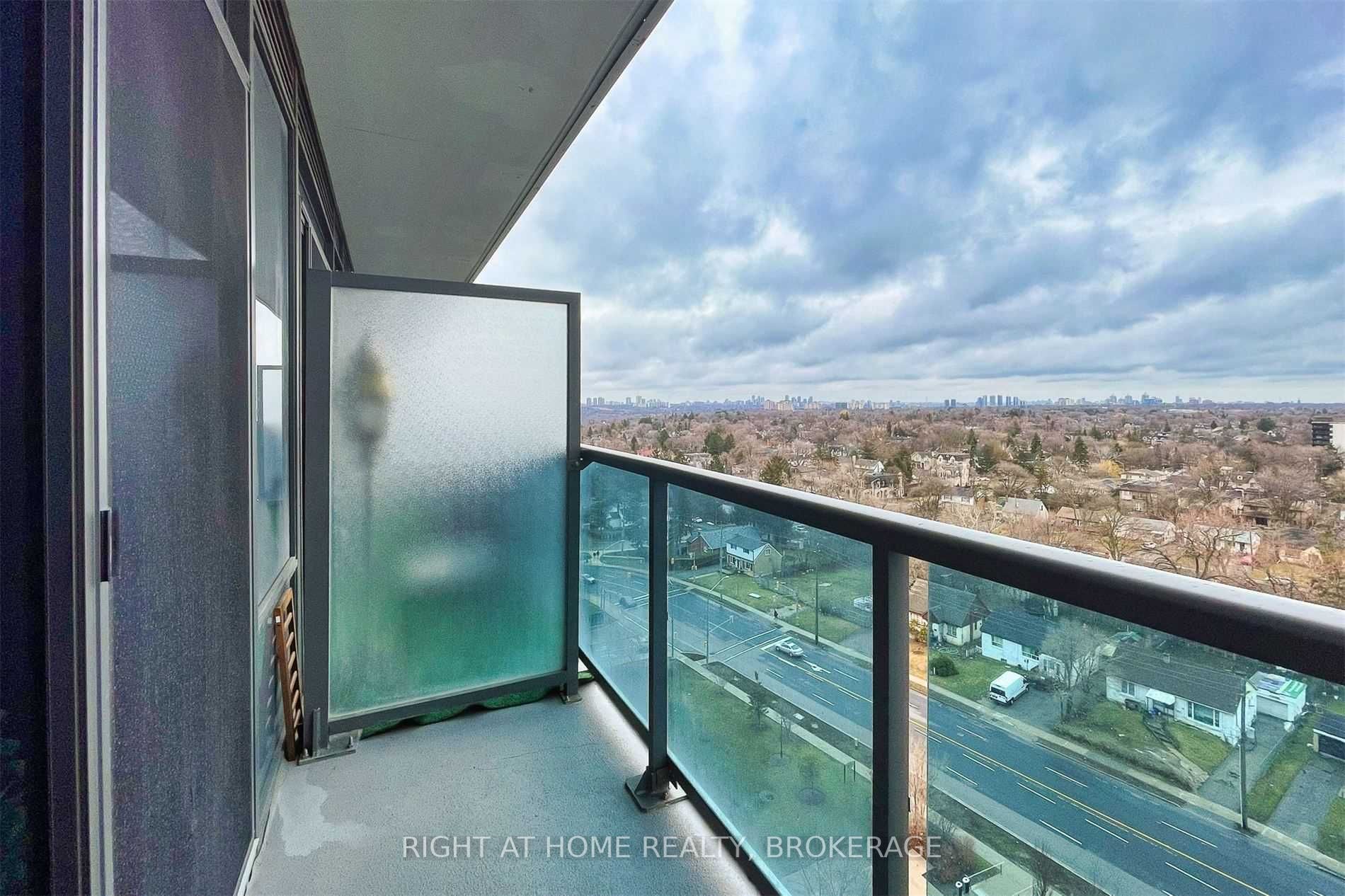 7165 Yonge St, #1208