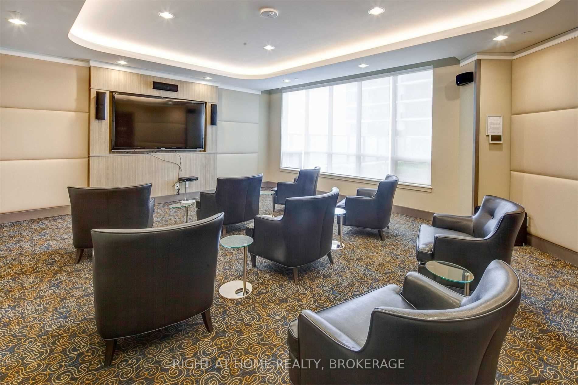 7165 Yonge St, #1208