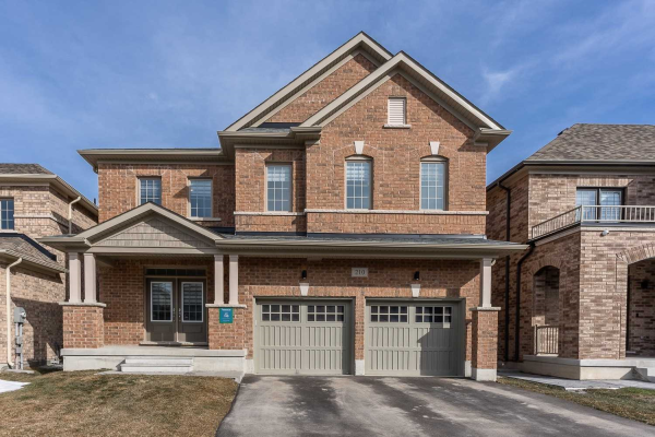 210 Danny Wheeler Blvd, Georgina