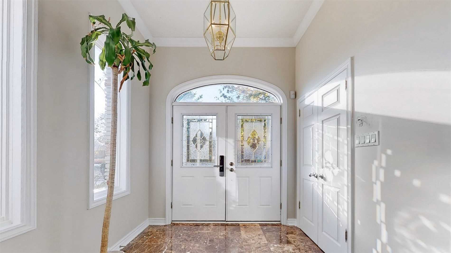 25 Oakcrest Avenue