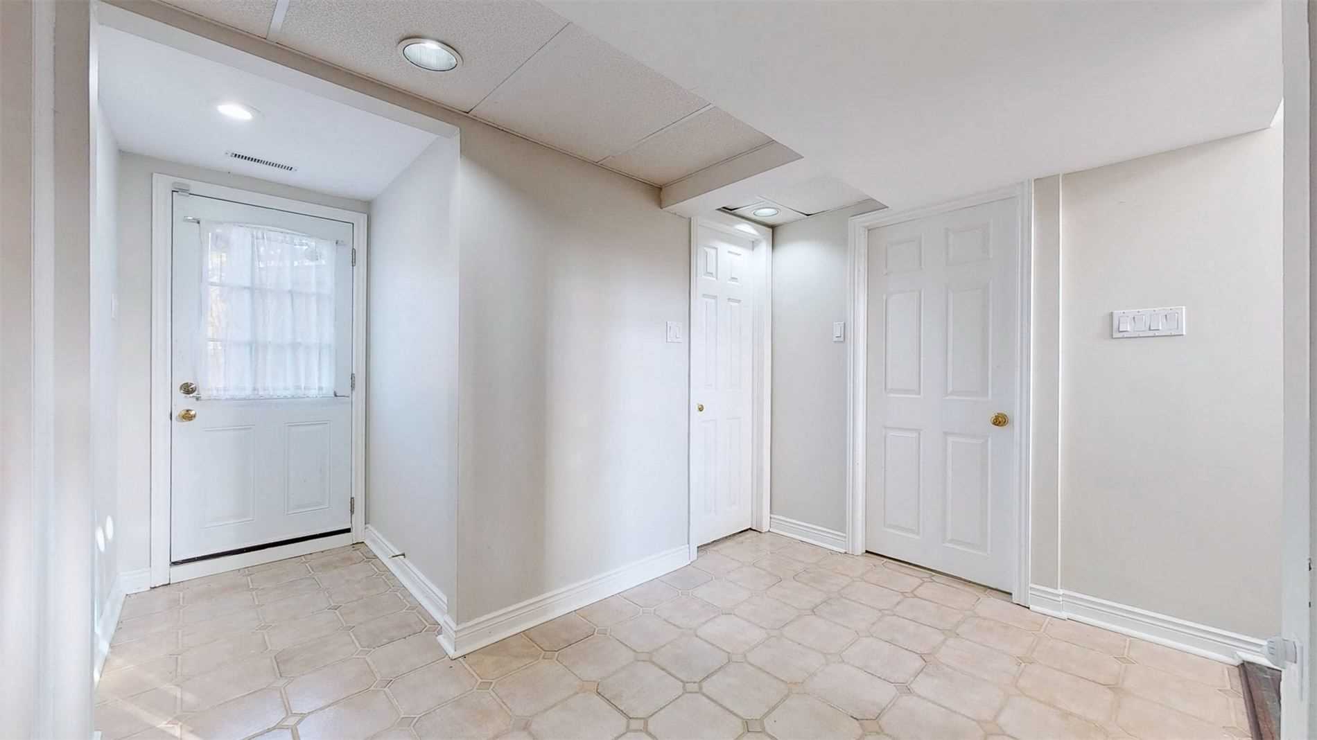 25 Oakcrest Avenue