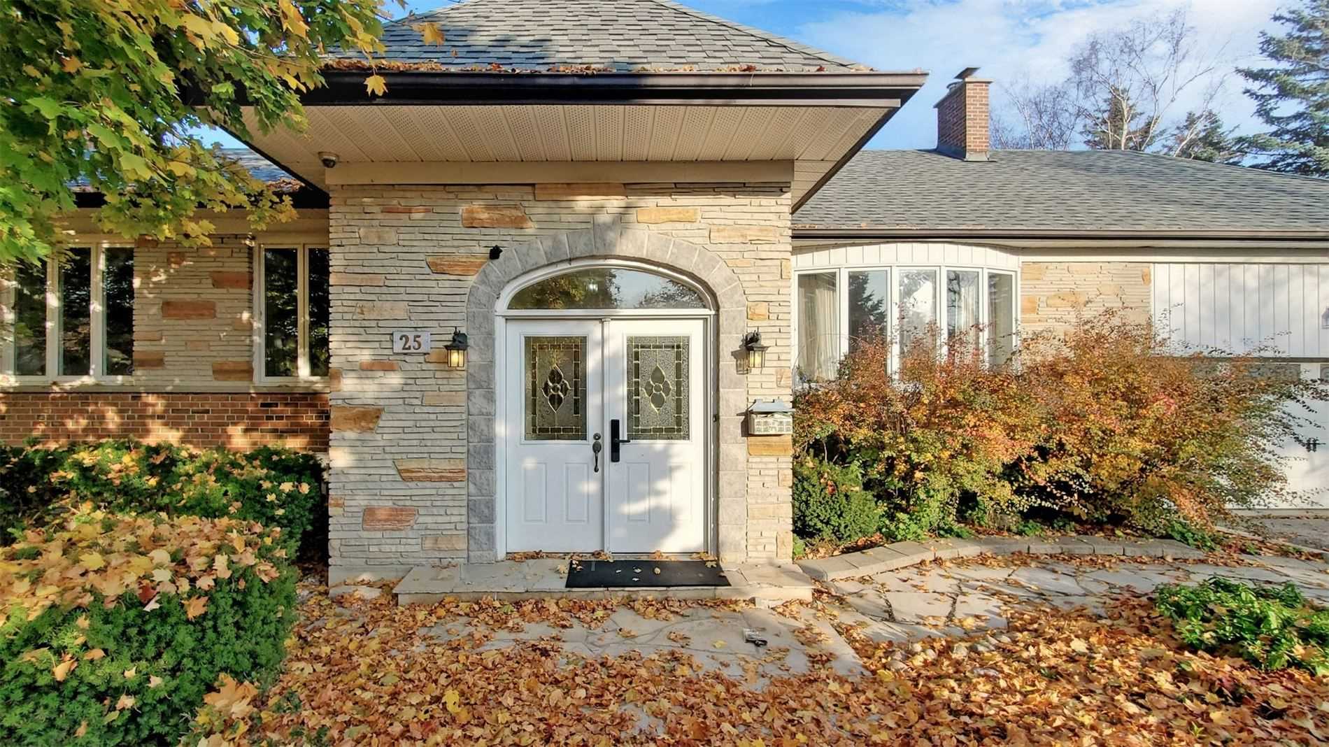 25 Oakcrest Avenue