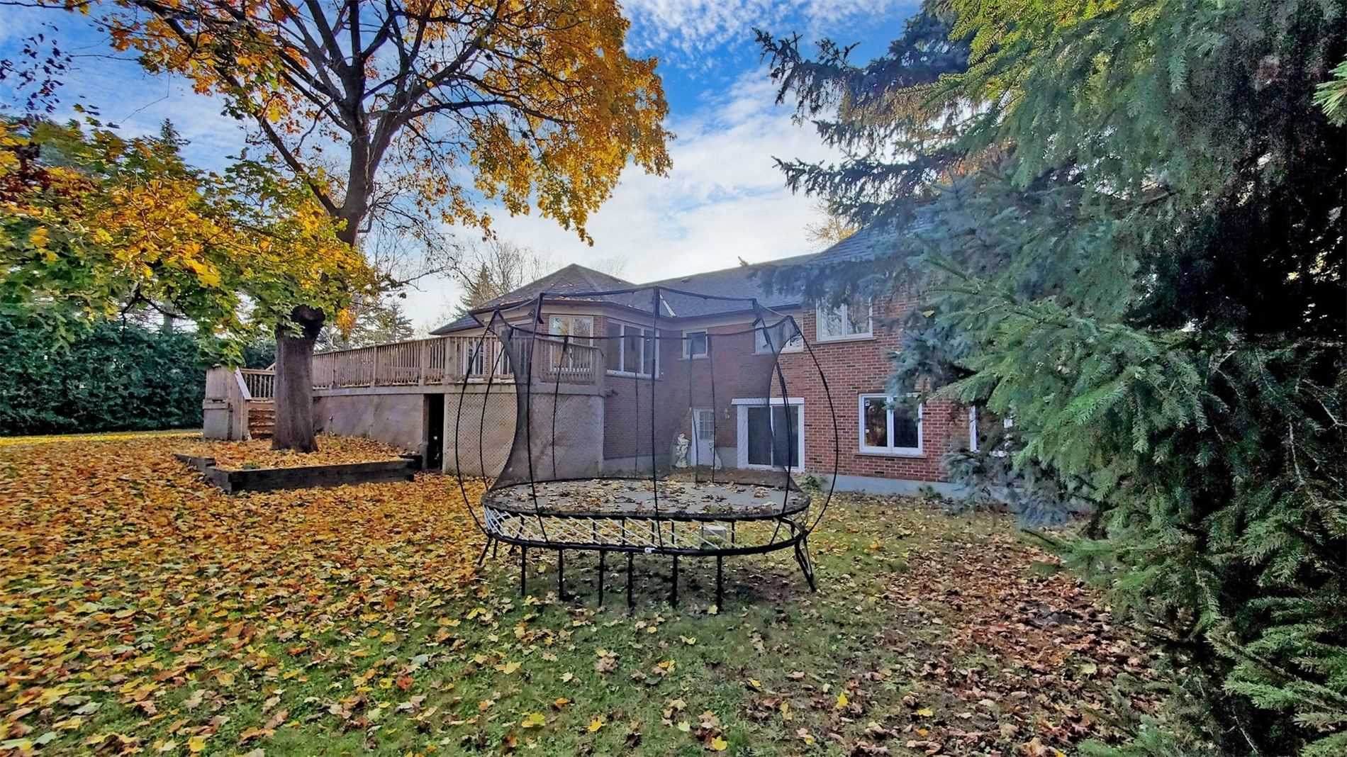 25 Oakcrest Avenue