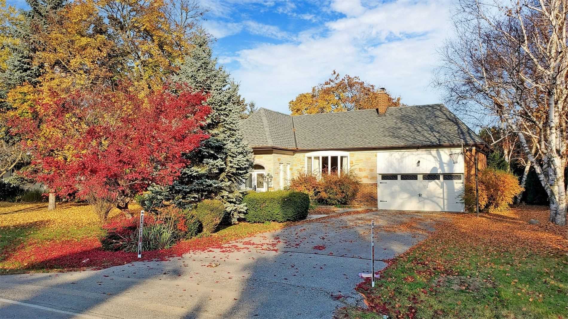 25 Oakcrest Avenue