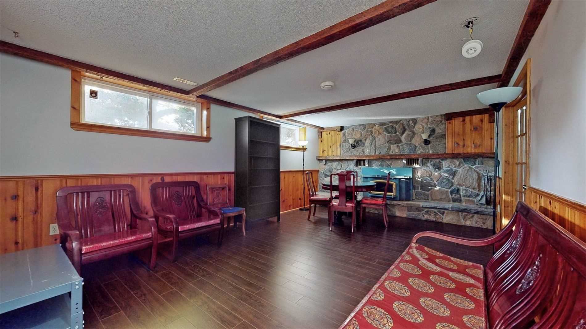 25 Oakcrest Avenue