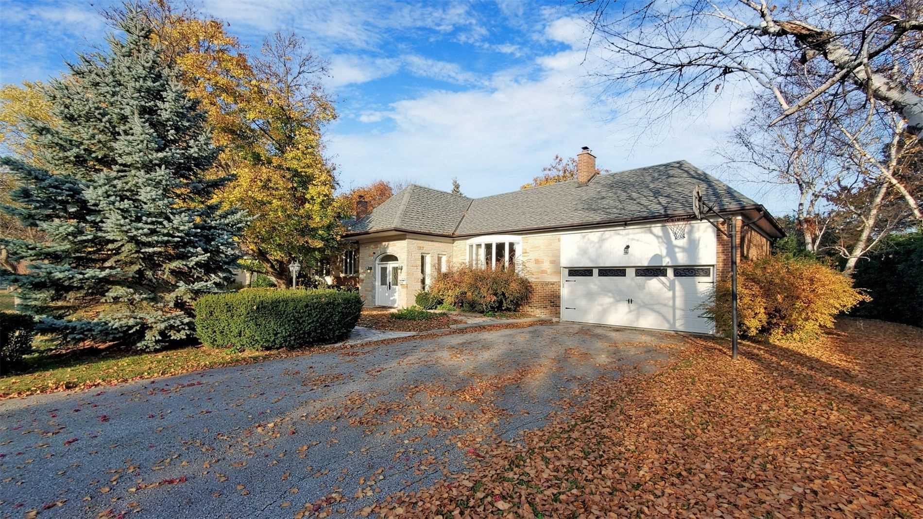 25 Oakcrest Avenue