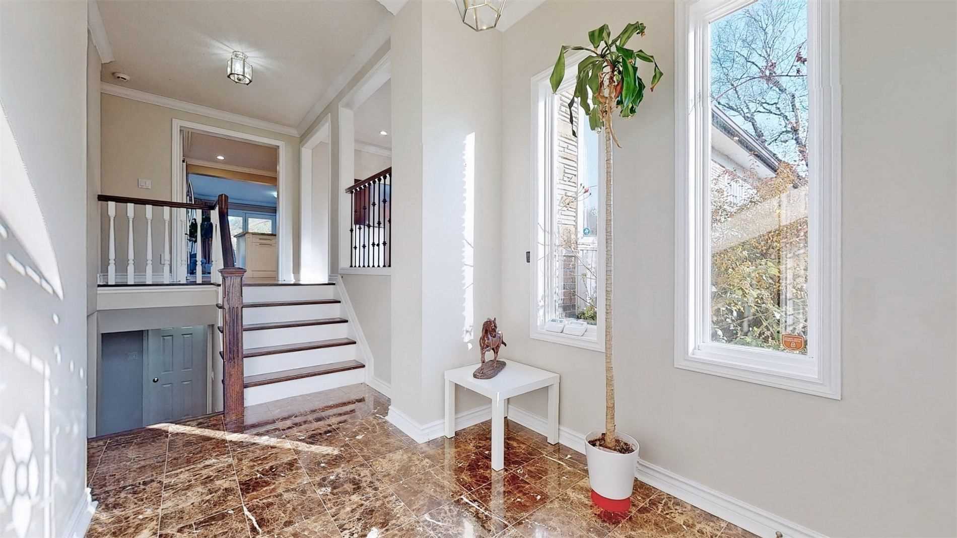 25 Oakcrest Avenue