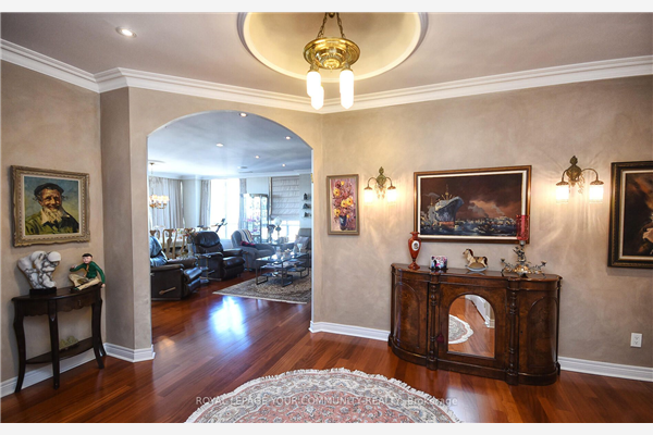 60 Disera Dr, Vaughan
