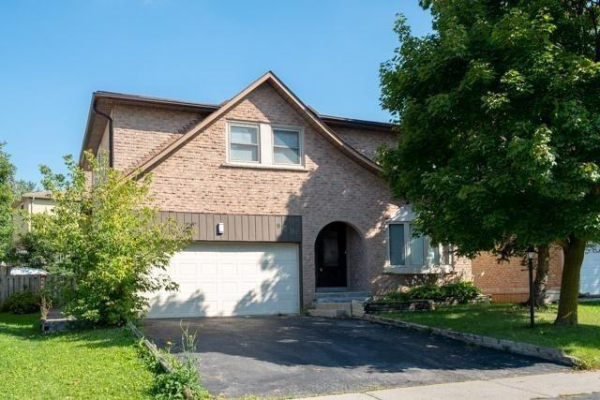 939 Birchwood Dr, Newmarket
