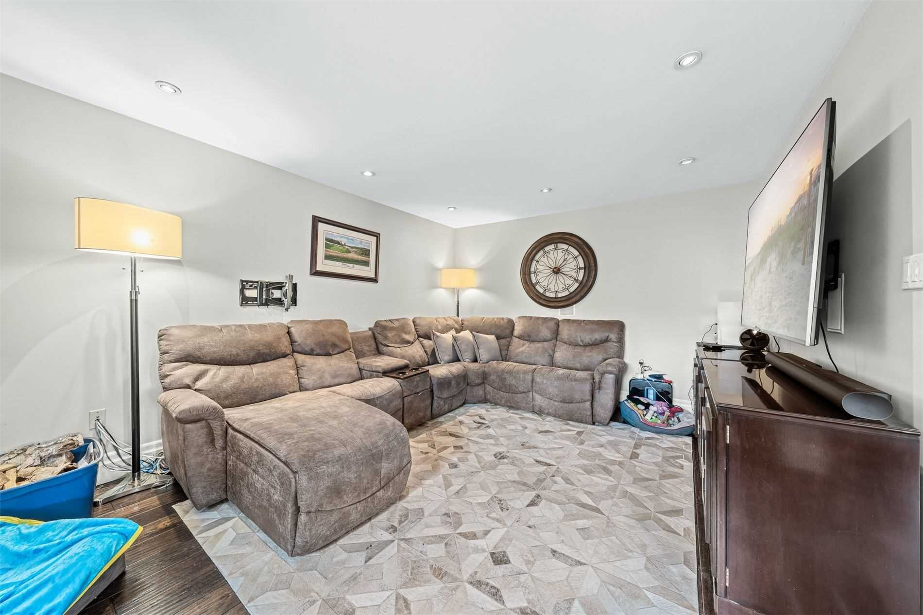 53 Gilbank Dr