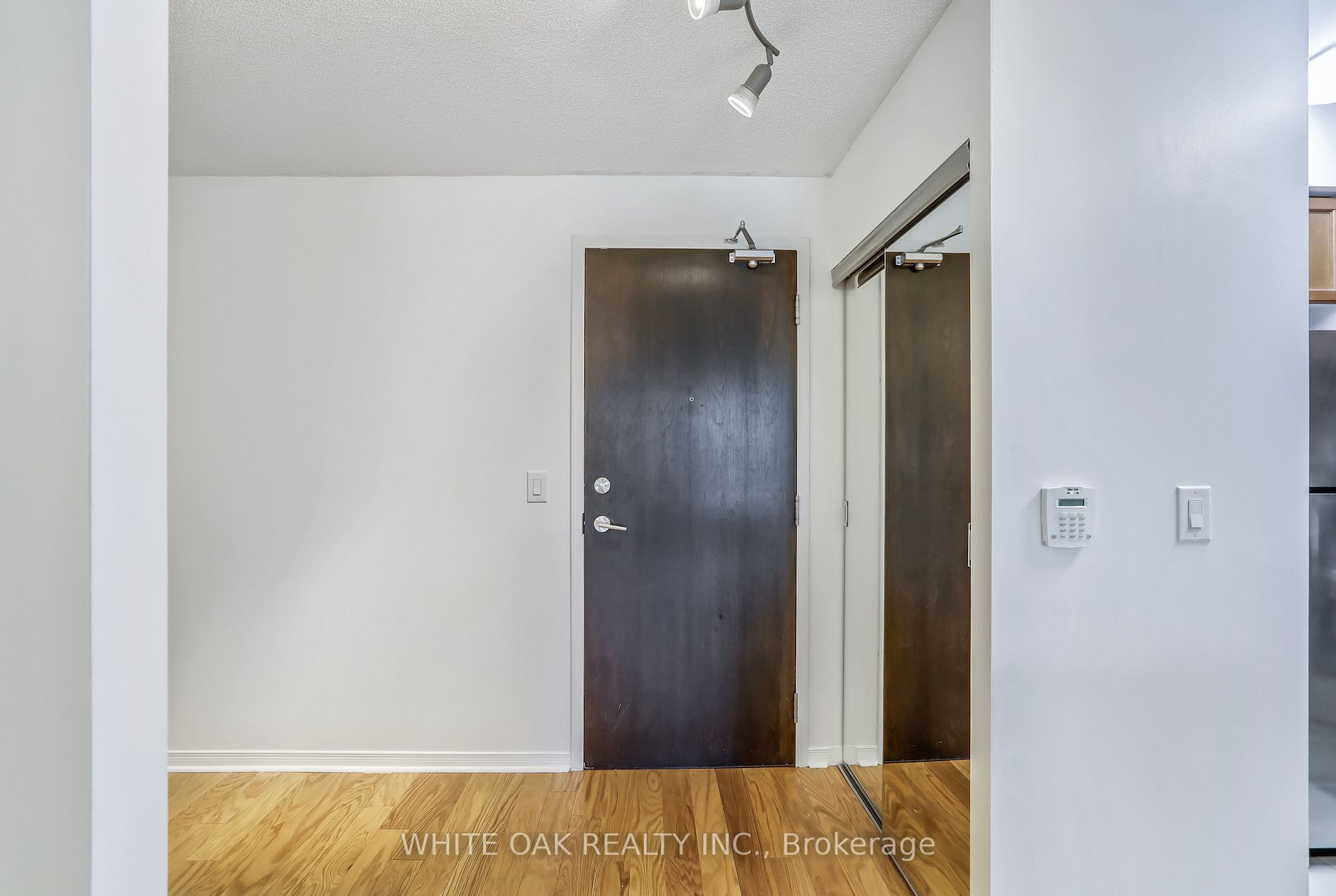 73 King William Cres, #208