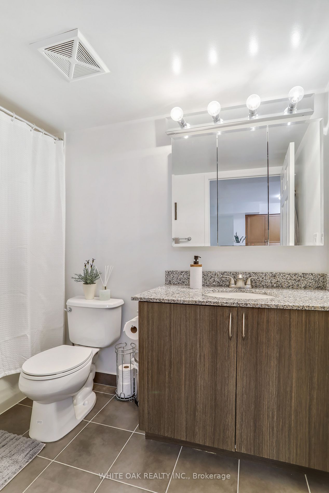 73 King William Cres, #208