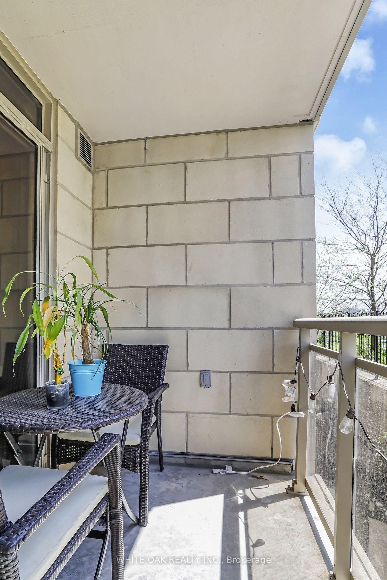 73 King William Cres, #208