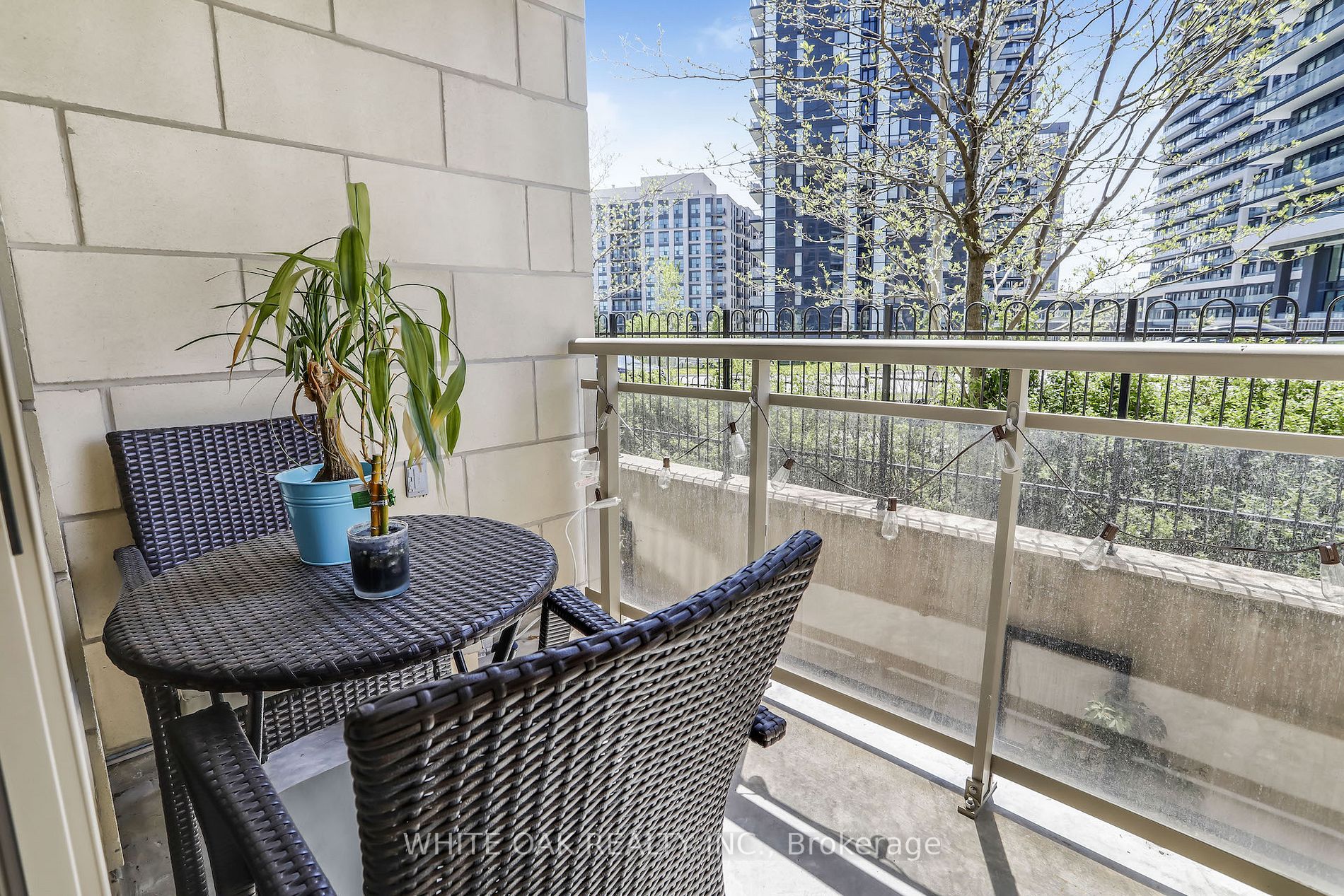 73 King William Cres, #208