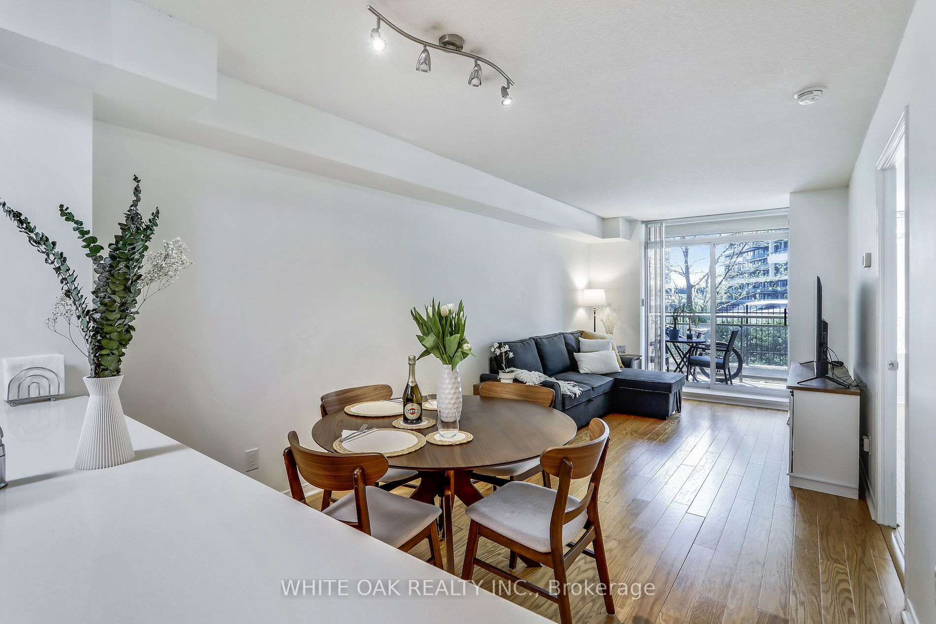 73 King William Cres, #208