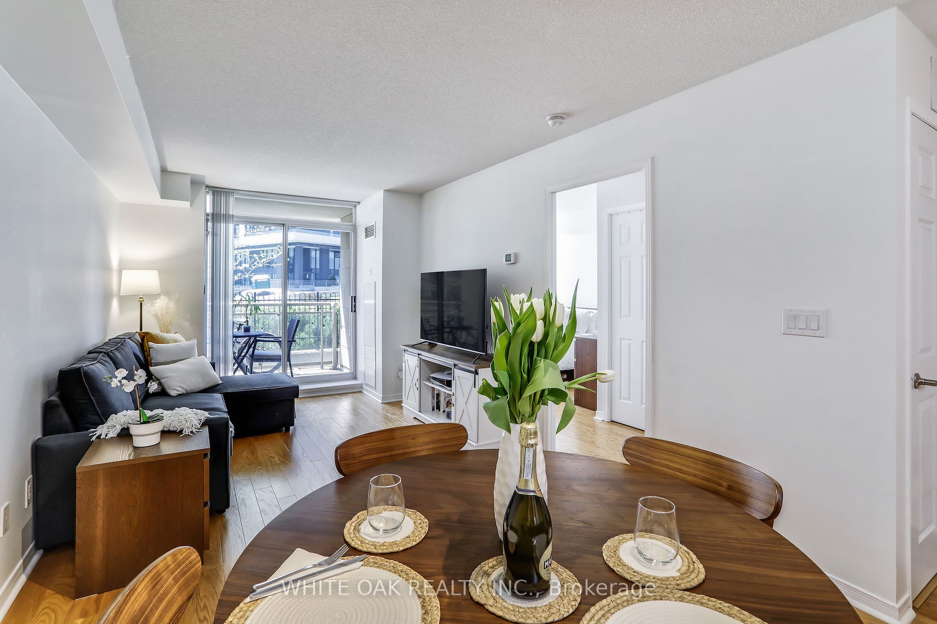 73 King William Cres, #208