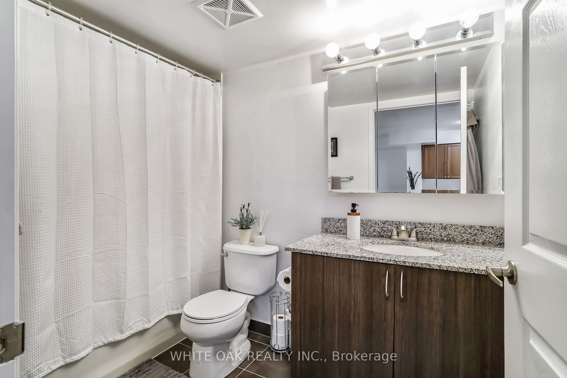 73 King William Cres, #208