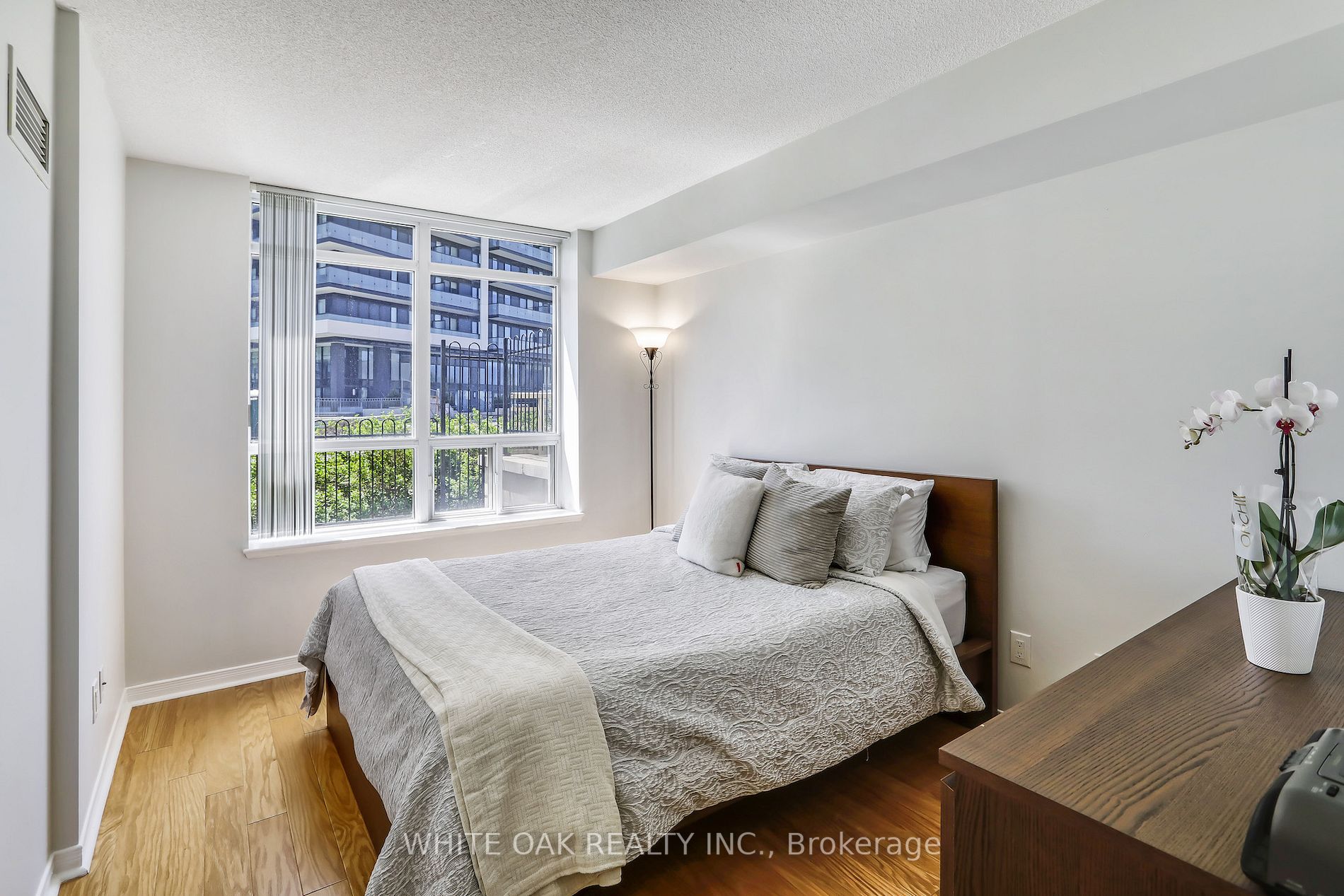 73 King William Cres, #208