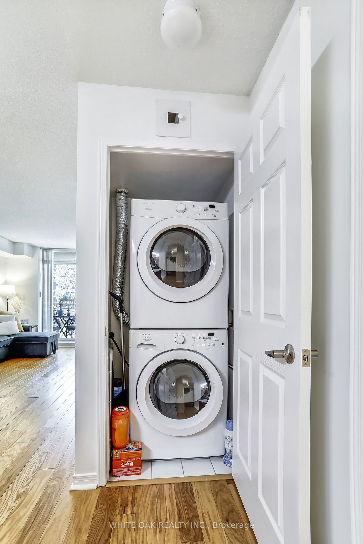 73 King William Cres, #208