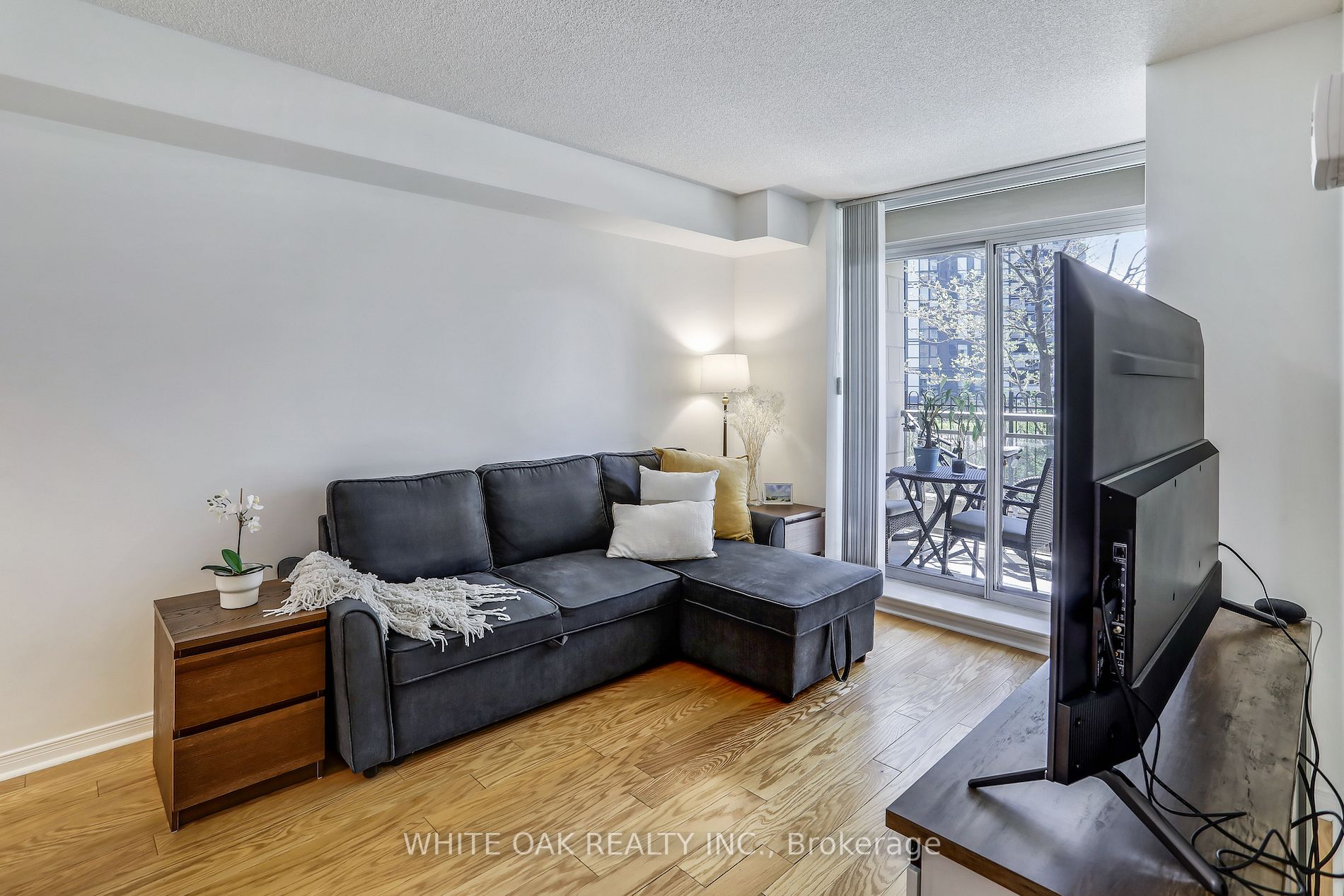 73 King William Cres, #208
