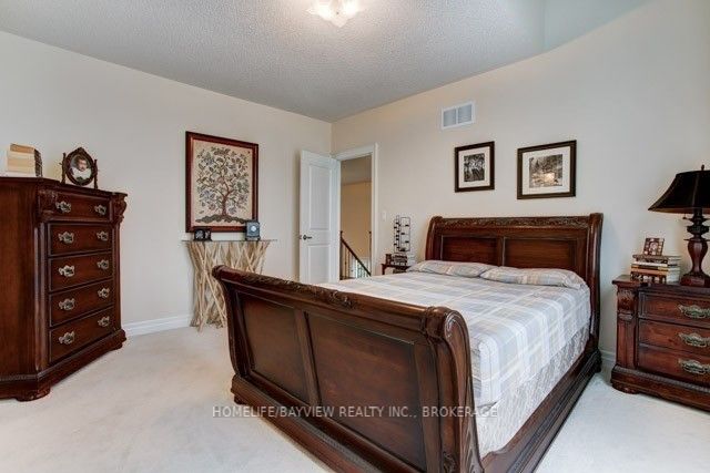 87 Strawbridge Farm Drive N