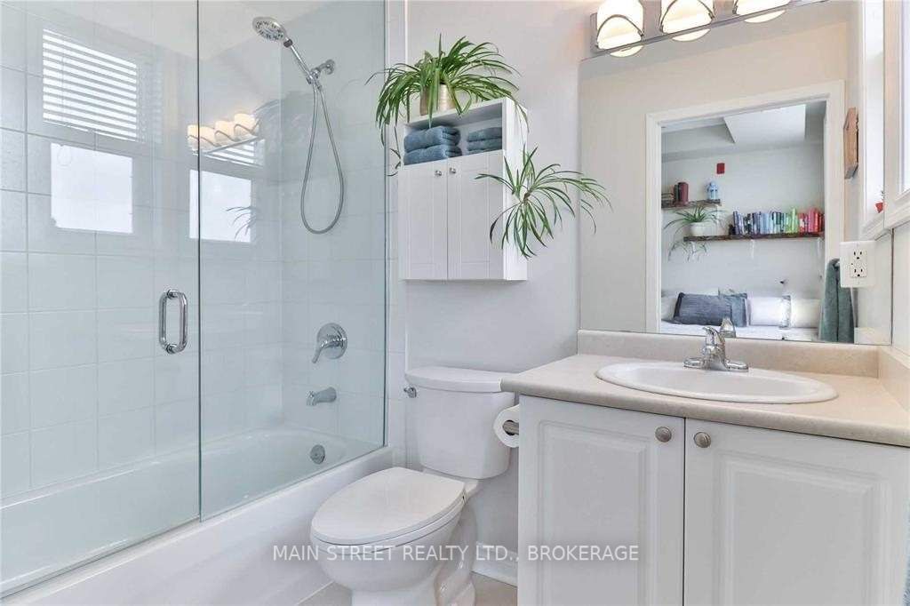 15450 Yonge Street #304