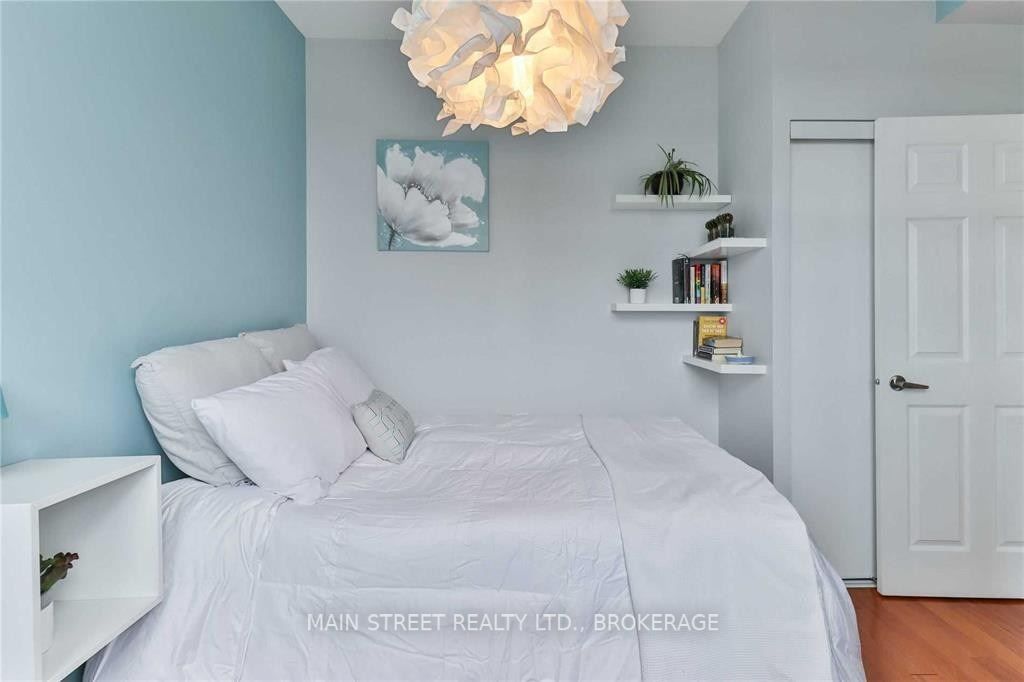 15450 Yonge Street #304