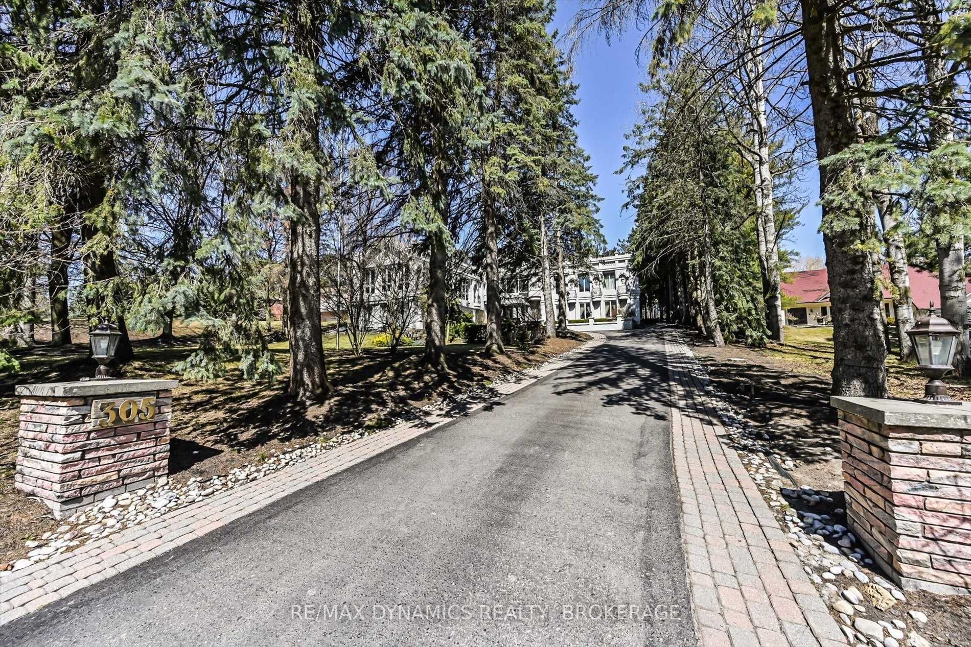 305 Woodland Acres Crescent