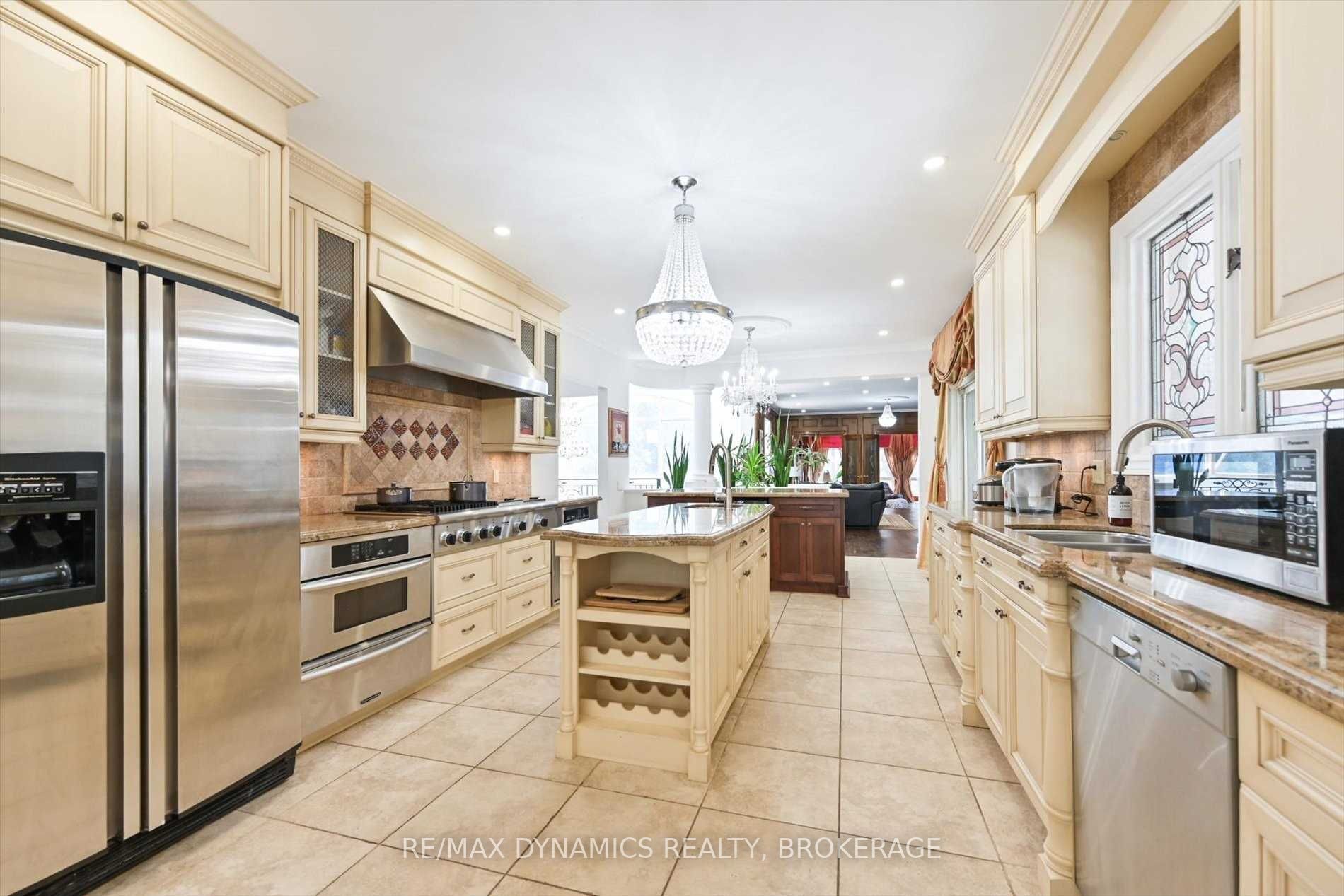 305 Woodland Acres Crescent
