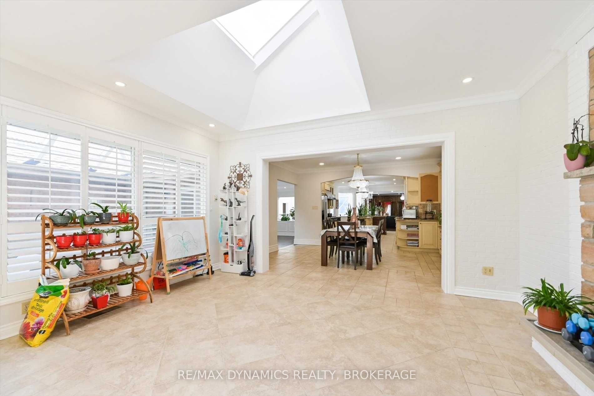 305 Woodland Acres Crescent