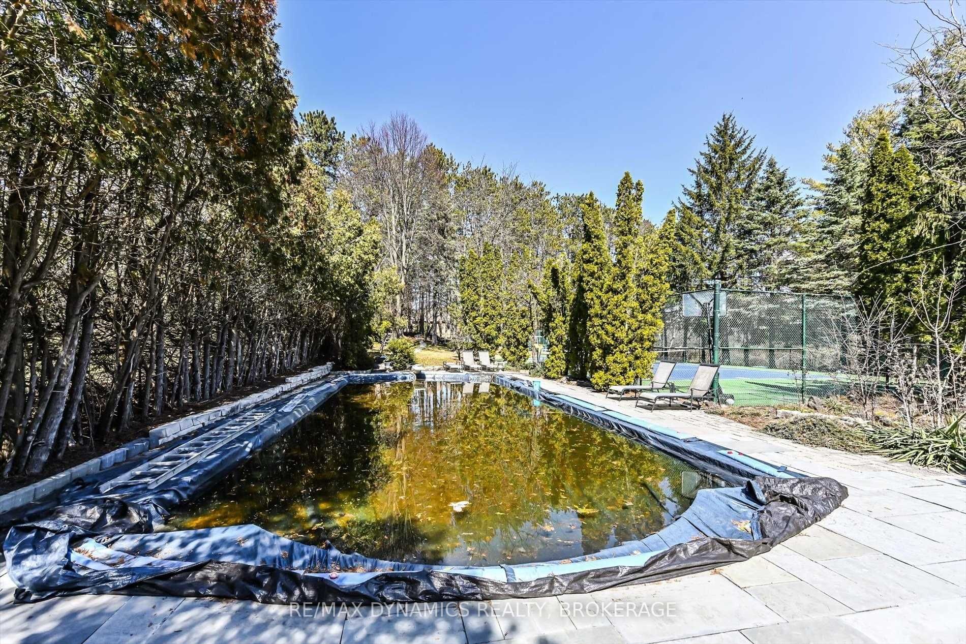 305 Woodland Acres Crescent