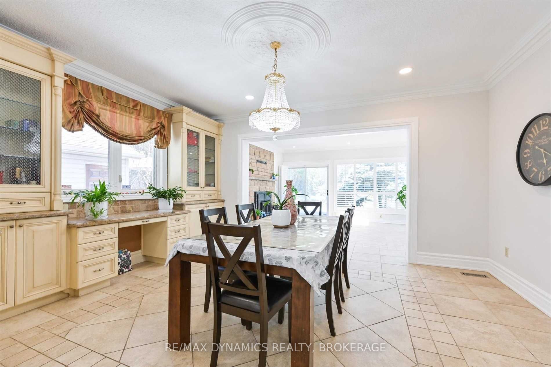 305 Woodland Acres Crescent